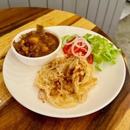 โรตีตบ แกงมัสมั่นไก่