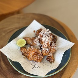 Oikos chicken wing