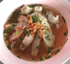เกาเหลา หมูแดงลูกชิ้นรวมมิตรต้มยำ