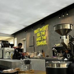 MONKEY THREE COFFEE • ร้านกาแฟบางพลีที่ไปดังในเมืองไง🫶🏻 ตลาดแม่สไบทอง