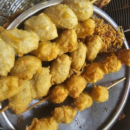 ลูกชิ้นหมูชุปแป้งทอด ชุด 5 ไม้