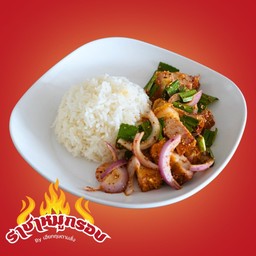 ข้าวหมูกรอบยำแซ่บ