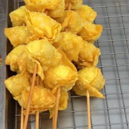 เกี๊ยวห่อลูกชิ้นทอด