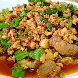 ลาบไก่ใส่เครื่องในไก่