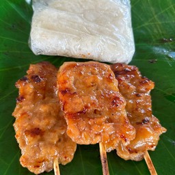 ยำลูกชิ้น-ไก่ย่างท้ายหาด By เจ๊หมวย