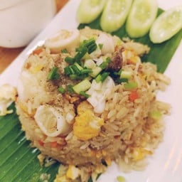 ข้าวผัดปลาหมึก