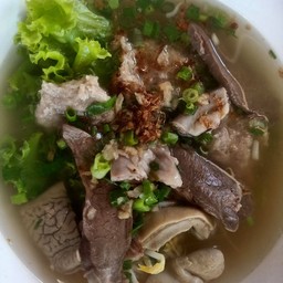 เกาเหลาหมูสับเครื่องใน