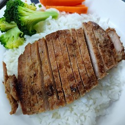 ข้าวหมูย่างน้ำจิ้มแจ่ว