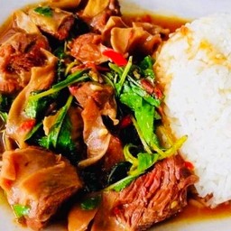 ข้าวกะเพราเนื้อตุ๋น