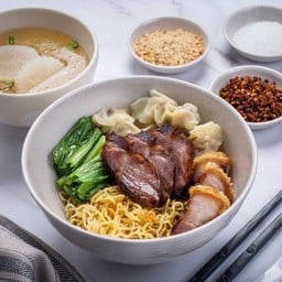 บะหมี่หมูแดง+หมูกรอบ+เกี๊ยว