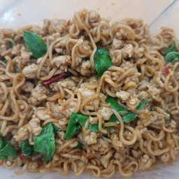 มาม่ากะเพราหมูสับ