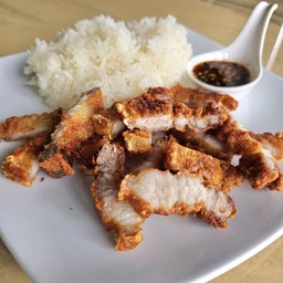 ข้าวเหนียว หมูสามชั้นทอดน้ำปลา