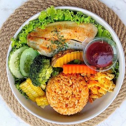 ข้าวอบกระเทียม+ปลานิลย่างลาบแซ่บลีน