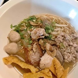 ก๋วยเตี๋ยวหมูน้ำใส