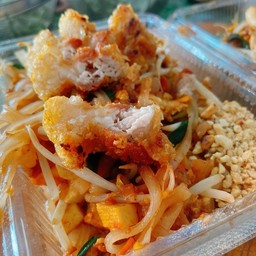 ผัดไทหมูกรอบ