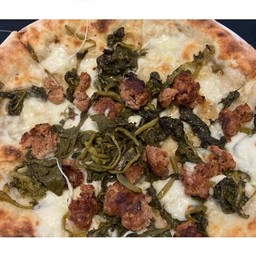 [อร่อยซ่ากับโค้ก] PIZZA FRIARIELLI E SALSICCE +  โค้ก ออริจินัล (ขวด)