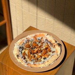 TRUFFLE PIZZA
