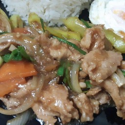 ผัดพริกหยวก ราดข้าว