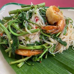 เส้นหมี่ผัดกระเฉดกุ้ง