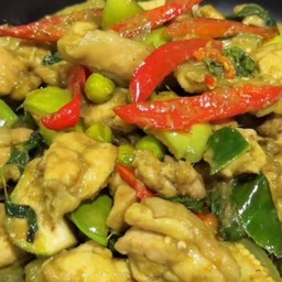 Stir Fried Chicken With Dried Green Curry Paste
