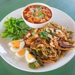 ยำผักบุ้งกรอบ