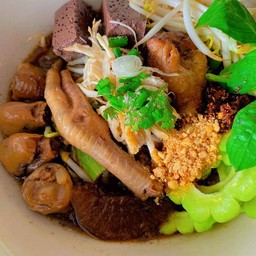 ฮวด ฝู ฟู่ ก๋วยเตี๋ยว+ข้าวกระเพรา ตามสั่ง