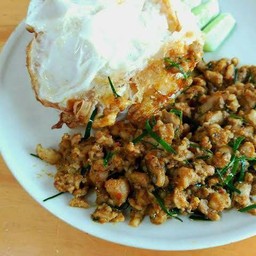 คั่วกลิ้งไก่ราดข้าว