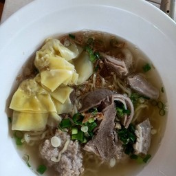 เกี๊ยวหมูสับเครื่องใน