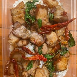 กระเพราหมูกรอบ