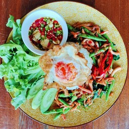 ข้าวกะเพราเนื้อก้ามกุ้ง+ไข่ดาว