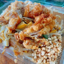 ผัดไทไก่กรอบ