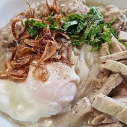 ก๋วยจั๊บญวน หมูยอ+หมูสับ+ใส่ไข่