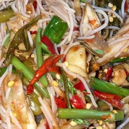 หม่องแซ่บ | ยำตำนัว คอหมูย่าง