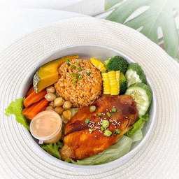 ข้าวอบกระเทียม + ปลานิลย่างซอสเผ็ดลีน ซอสเทาส์ซัน