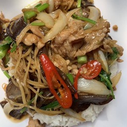 ผัดขิงหมู ( เป็นกับข้าว )