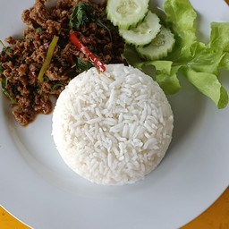 ข้าวผัดกระเพราเนื้อ