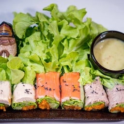 โรลรวม ( ปูอัด อกไก่ ทูน่า)