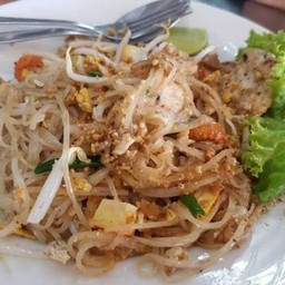 ผัดไทยไก่ พิเศษ