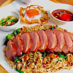 เซ็ทกะเพราเป็ดหน้าอกเป็ดรมควัน