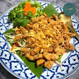 ยำอกไก่ทอดกรอบ