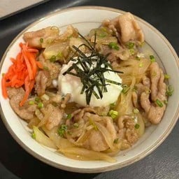 ข้าวหน้า หมูผัดซอสญี่ปุ่น(บูตะด้ง)