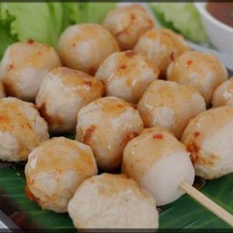 ลูกชิ้นเอ็นหมู 1ชุด มี 4 ไม้