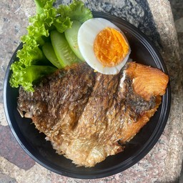 ข้าวปลาทอด+ไข่ต้ม+ยำน้ำปลา