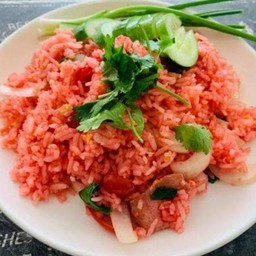 ข้าวผัดซอสเย็นตาโฟ