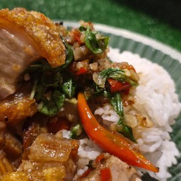 กะเพราหมูกรอบ เด็ดเต็มรส ขายดี!