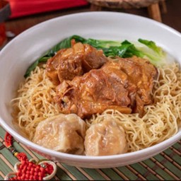 8 บะหมี่ไข่หรือบะหมี่หยก เกี้ยวกุ้ง ซี่โครงหมูตุ๋นฮ่องกง