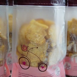 ขนมปังเนยสดกระเทียมกรอบ 130 กรัม