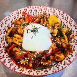 ข้าวหน้า หมูผัดเผ็ดซอสญี่ปุ่น