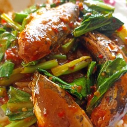 ข้าวผัดกระเพราปลากระป๋อง