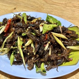 จิ้งหรีดทอดสมุนไพร